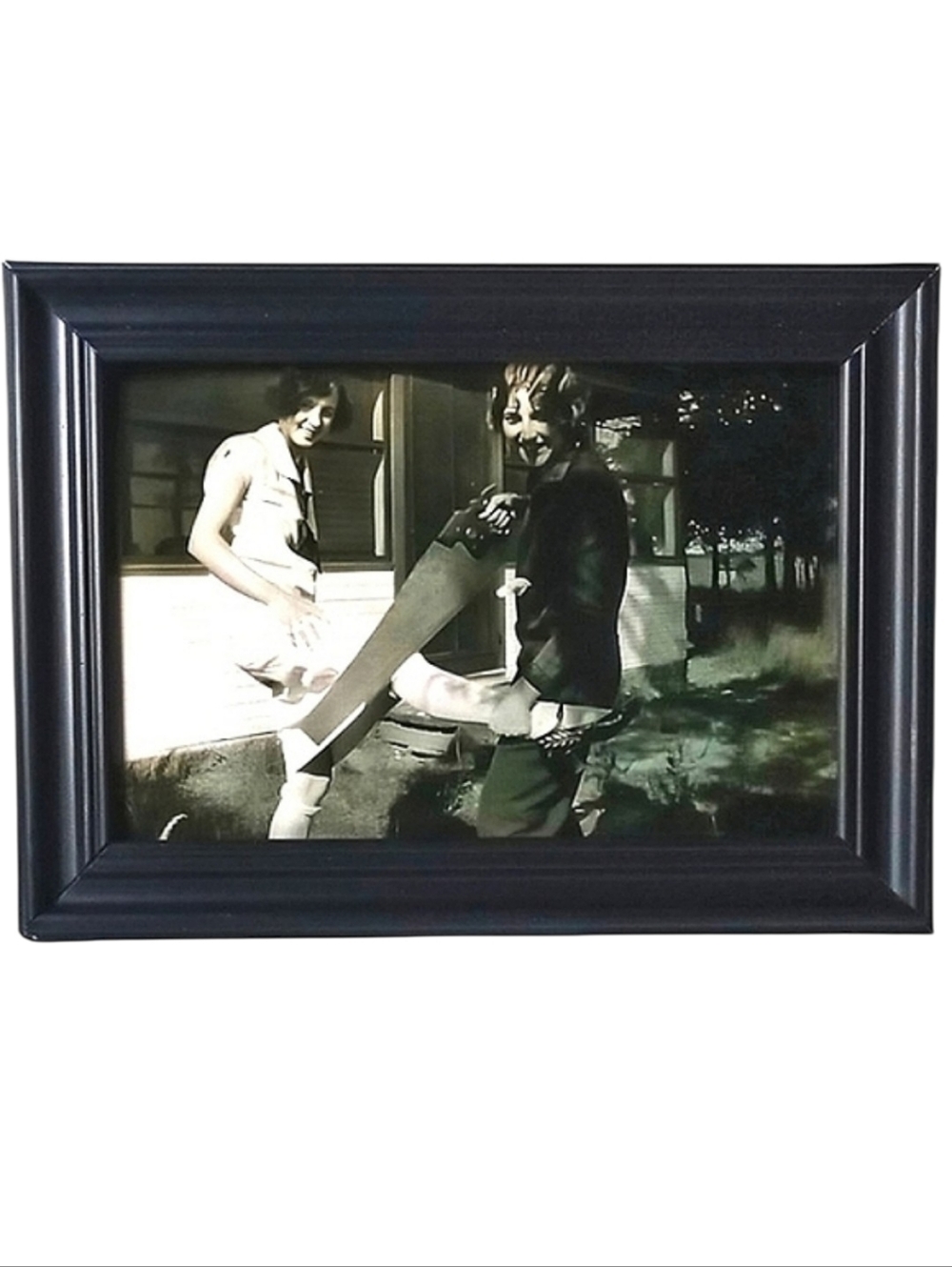 Girla women saw horror Crime vintage retro Unusual fun funny .oddy 50s 60s Art